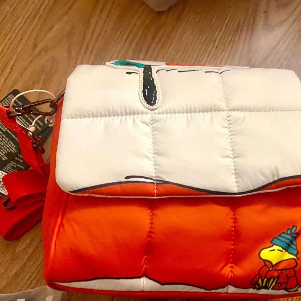 Loungefly Peanuts Quilted Crossbody Bag in White & Red with Yellow Accent NWT - Picture 5 of 5